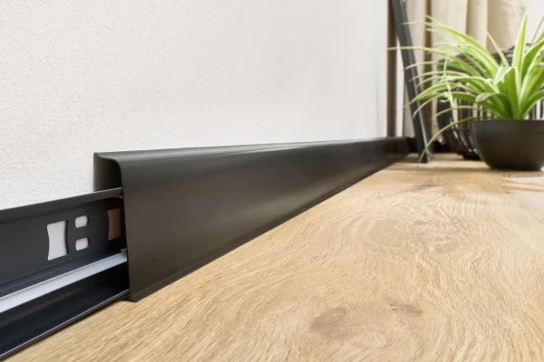 Плинтус пластиковый Arbiton INDO70 220 Чёрный матовый 2.5 м в Ижевске