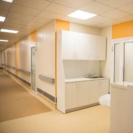 Коннелюрный односоставной плинтус Bonkeel Prof Серый (95х2700мм) в Ижевске