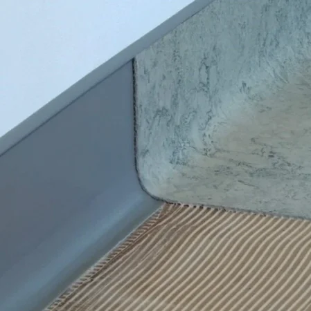 Коннелюрный односоставной плинтус Bonkeel Prof Серый (95х2700мм) в Ижевске