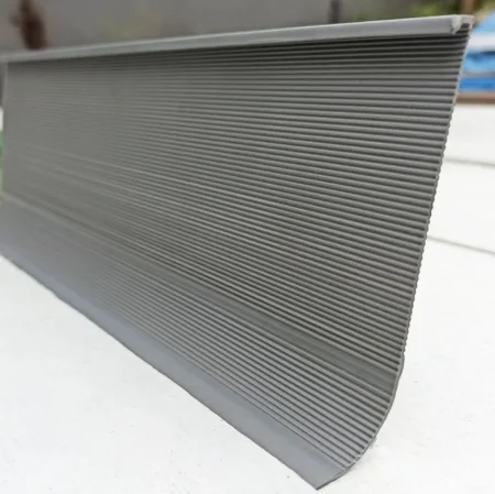 Коннелюрный односоставной плинтус Bonkeel Prof Серый (95х2700мм) в Ижевске