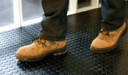 Противоскользящее резиновое покрытие Пятачки (1,2х10м) в Ижевске